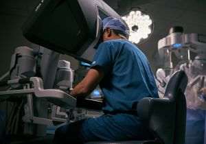 România ajunge la 31 de programe de chirurgie robotică da Vinci